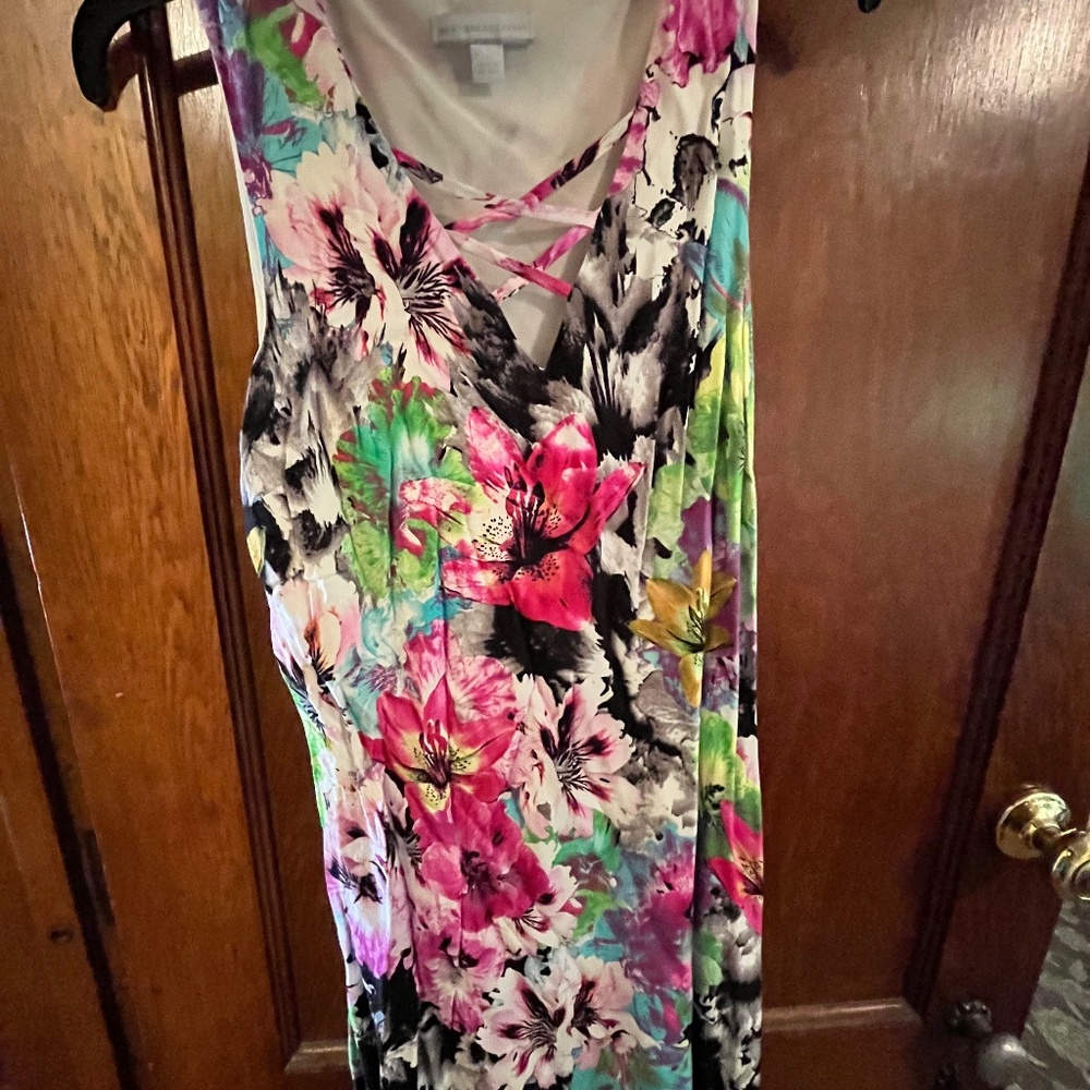 Small New York and Company floral dress
